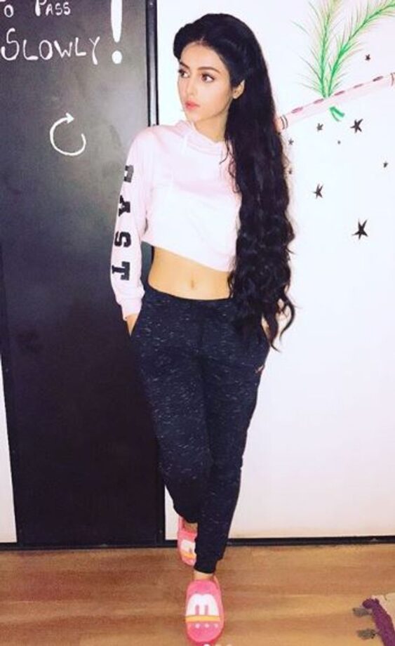 Radhakrishn Fame Mallika Singh Looking Drop Dead Gorgeous In These Crop Tops - 0