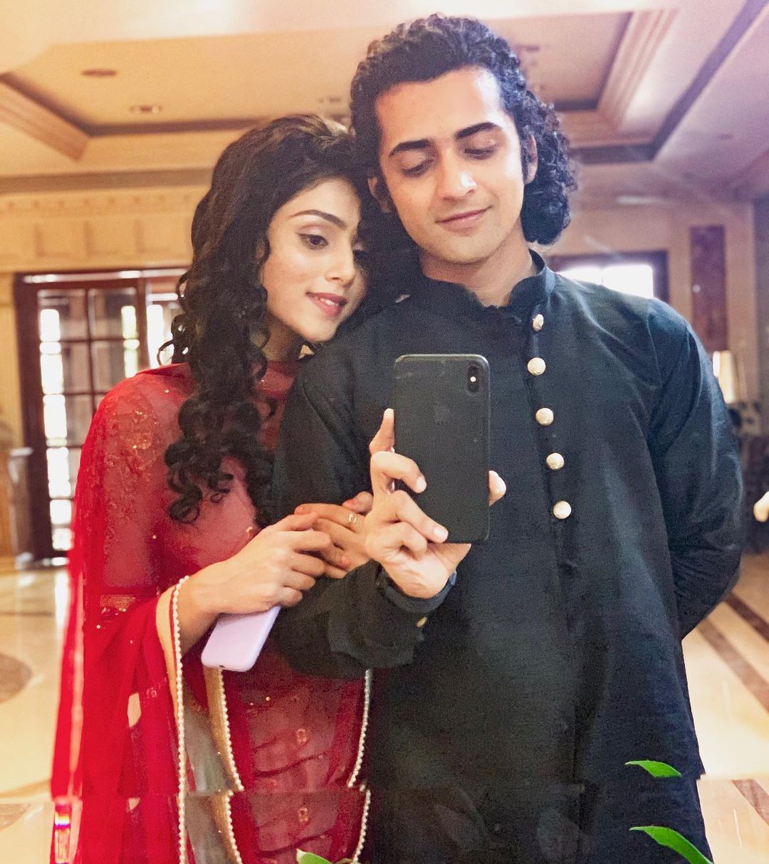 RadhaKrishn's Sumedh Mudgalkar And Mallika Singh Look Super-Hot In This Indian Avatar! 3