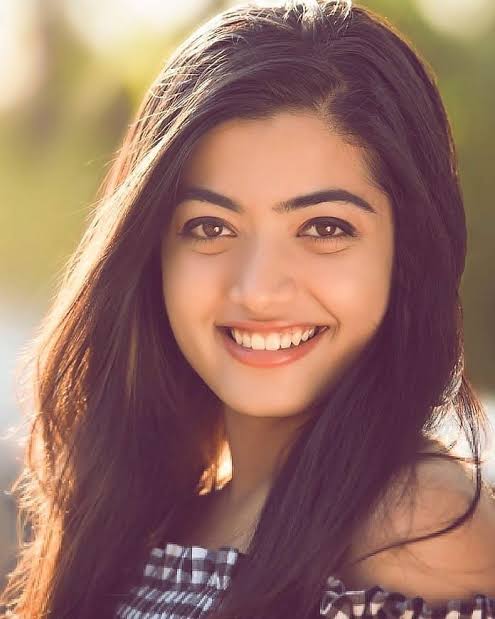 Rashmika Mandanna, Anupama Parameswaran, Pooja Hedge, Raashi Khanna: Cutest smile moments 3