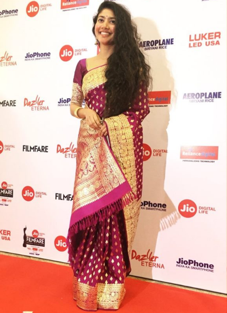 Sai Pallavi Looks Resplendent In Traditional Outfits - 3