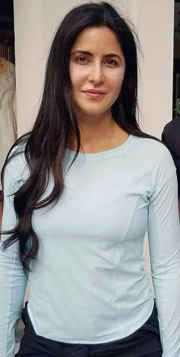 See How Katrina Kaif Looks Gorgeous Without Makeup - 2