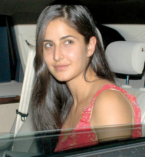 See How Katrina Kaif Looks Gorgeous Without Makeup - 3