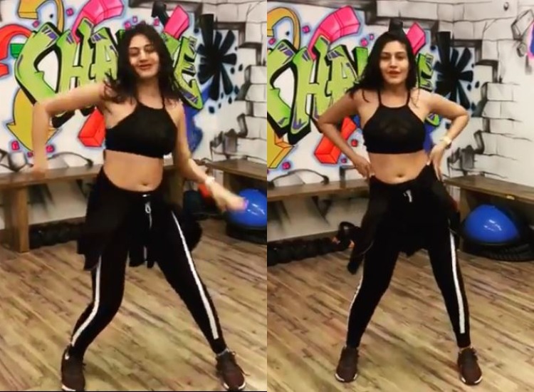 See Pics! Erica Fernandes, Shivangi Joshi, Surbhi Chandna Doing Yoga Pics Go Viral 4