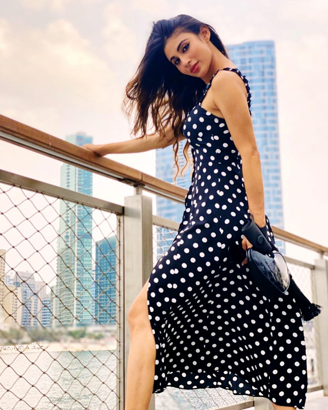 Shraddha Arya, Mouni Roy And Kaveri Priyam In Hottest Polka-dot Outfits 5