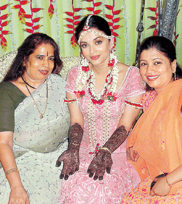 Throwback To The Wedding Looks Of Aishwarya Rai Bachchan and Anushka Sharma - 3