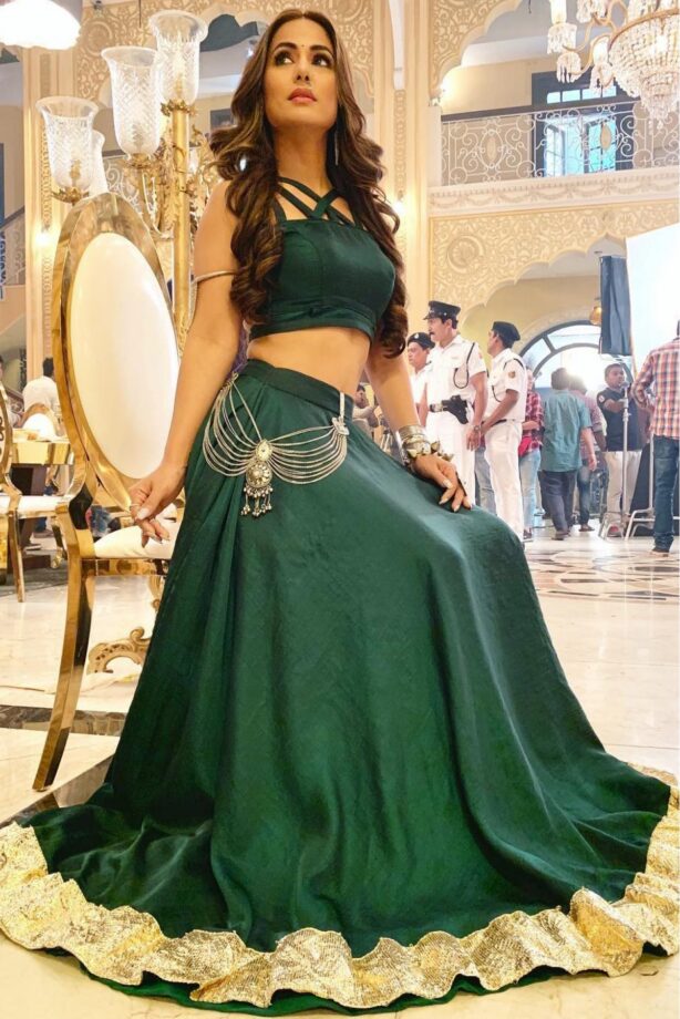 Want Hot Belly Curves Like Hina Khan? Take Inspiration From These Pictures - 0