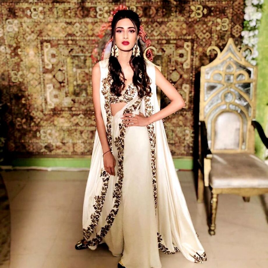 Want To Look Gorgeous In Sharara Saree: Take Some Tips From Erica Fernandes And Mouni Roy - 0