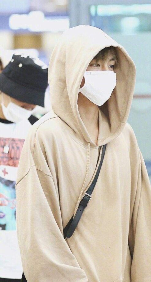 Want To Make A Sharp Statement? Take Tips From BTS V Aka Kim Taehyung’s Oversized Hoodie - 1