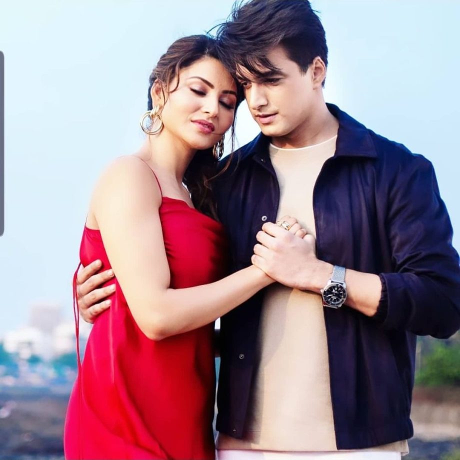 Watch Glamorous Pics Of Romantic Urvashi Rautela And Mohsin Khan 819259