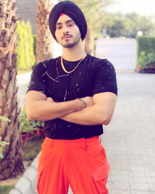 Why Is Neha Kakkar’s Hubby Rohanpreet Singh So Hot? These Viral Photos Are Reason - 1