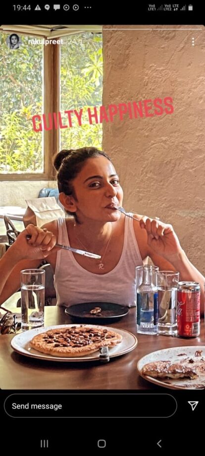 Yummy Delight: Tara Sutaria, Rakul Preet Singh & Sonam Kapoor’s best foodie moments - 3