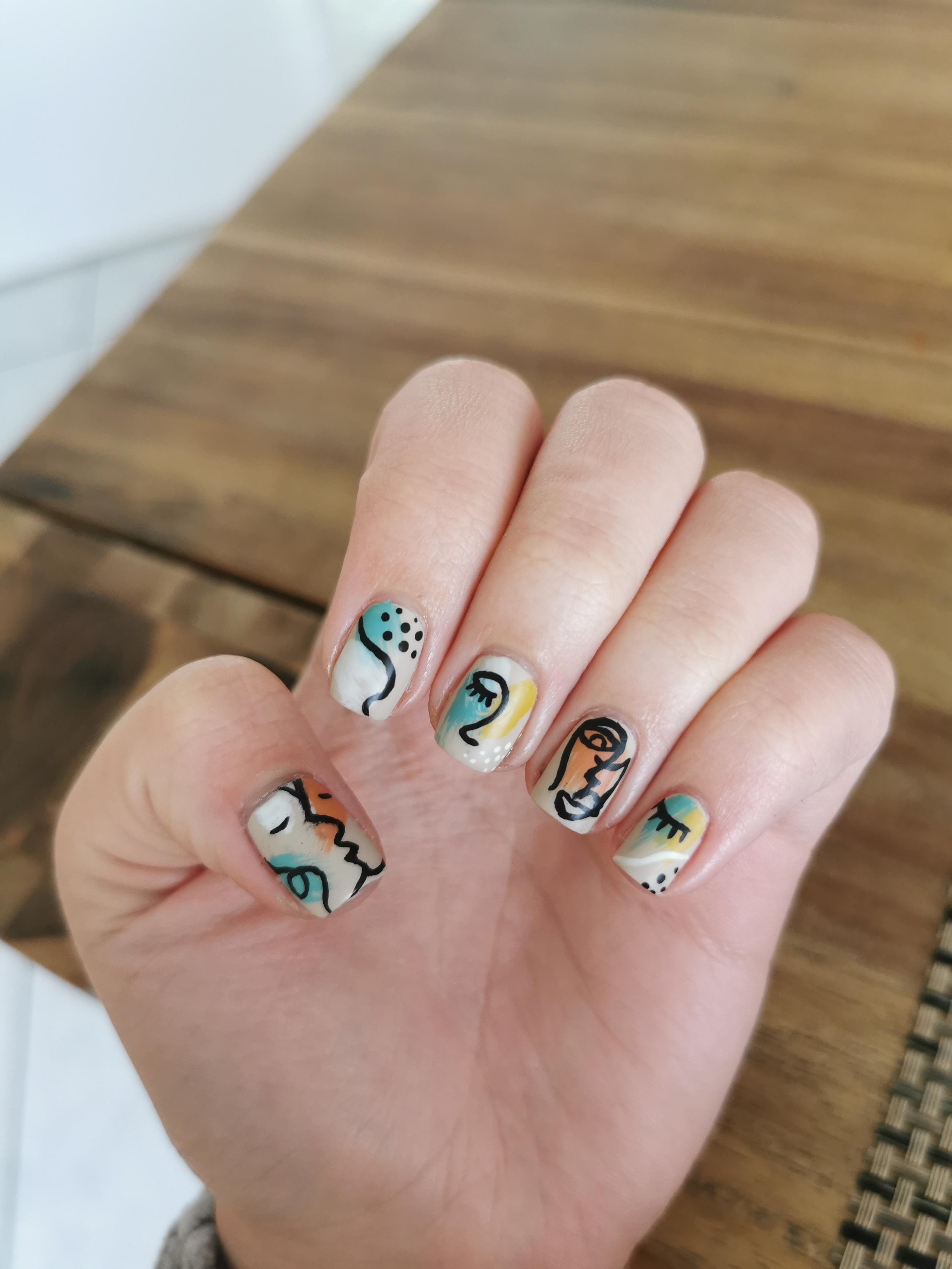 3 Stylish Nail Arts You Need to Explore During This Winter Vacation 2