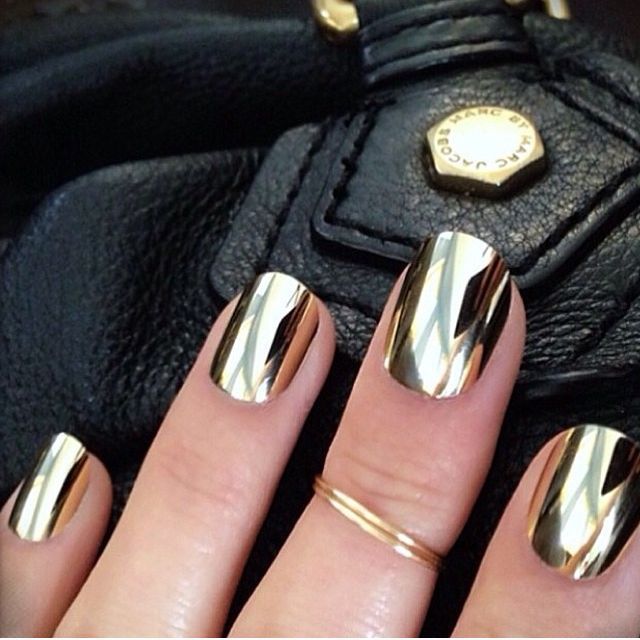 5 Best Gold Nail Lacquer Shades To Add In Your Collection - 3