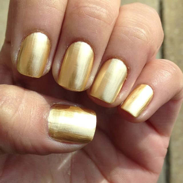 5 Best Gold Nail Lacquer Shades To Add In Your Collection - 4