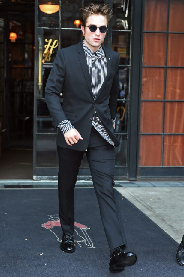 5 Coolest Outfits Robert Pattinson Wore This Year - 1