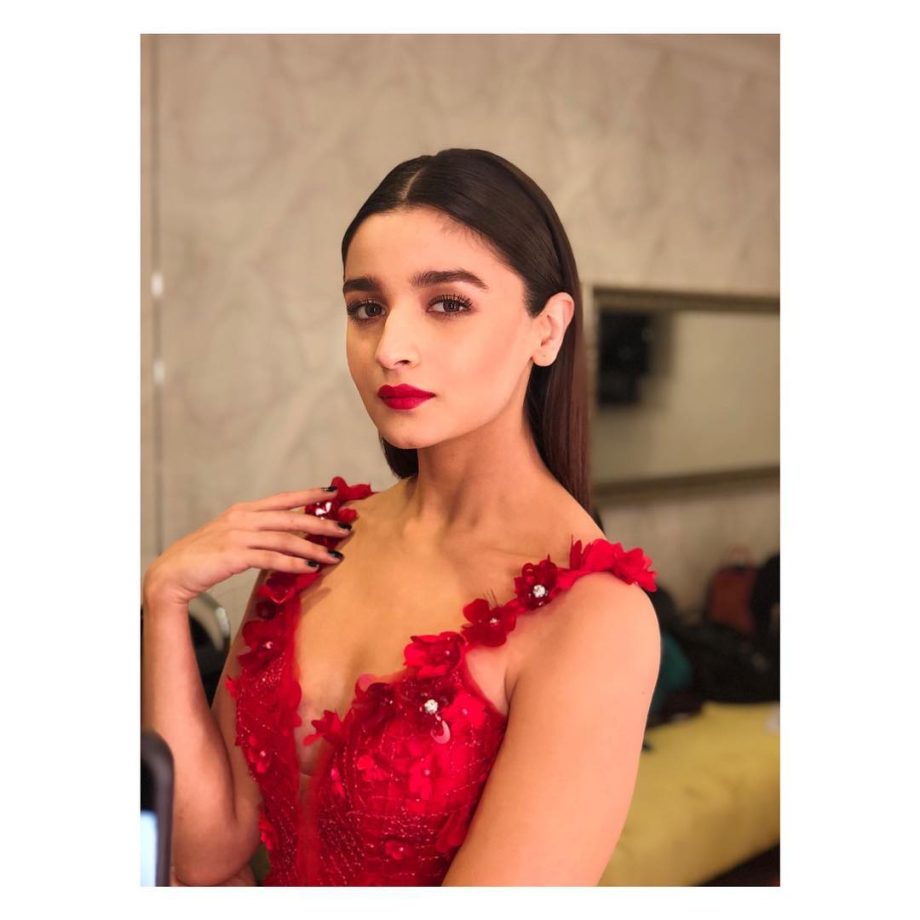 Alia Bhatt, Deepika Padukone, Malaika Arora: Actresses Who Showed Their Love For Vintage Red Lipstick 819687