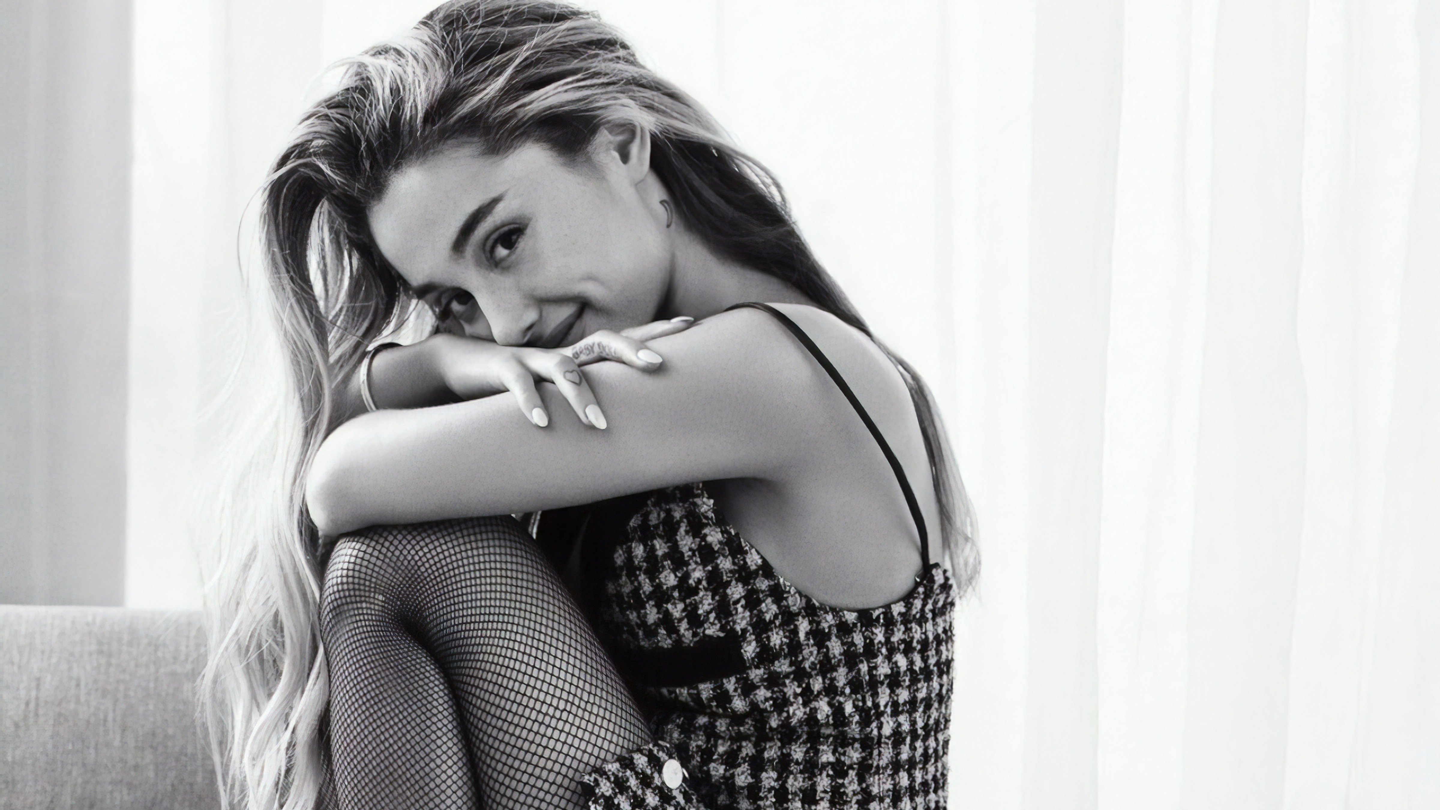 Ariana Grande Top 5 Hottest Monochrome Pics of 2020 2