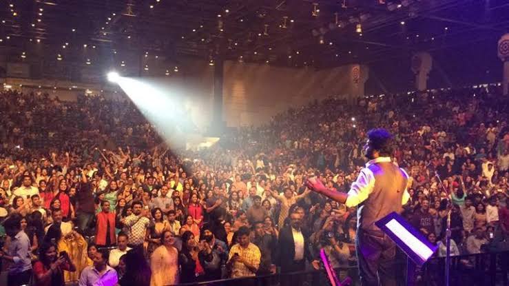 Arijit Singh’s Best Crowd Reaction During A Live Concert - 1