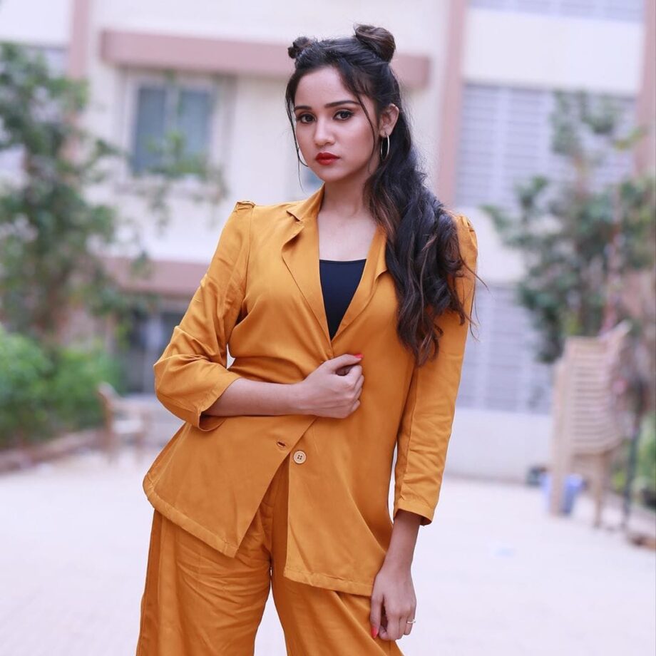 Ashi Singh, Jannat Zubair To Avneet Kaur: Hottest Teen Actors Who Rocked the Blazer Look - 2