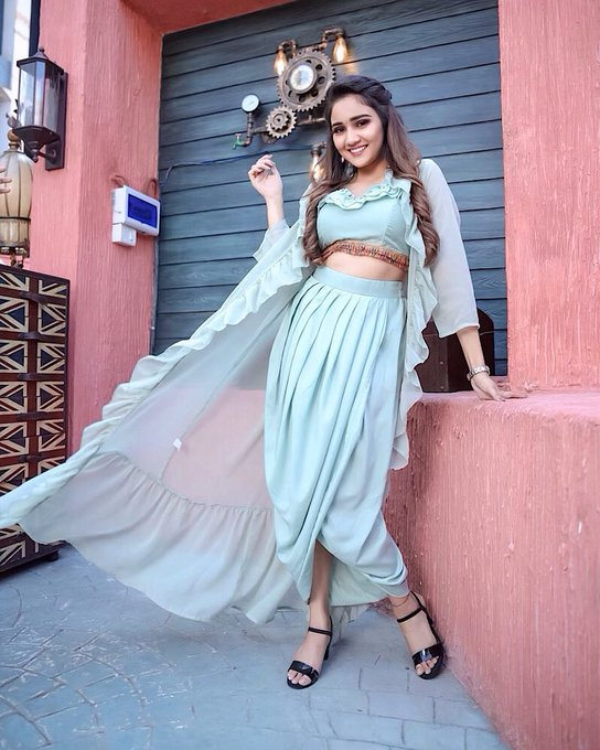 Ashi Singh’s Love For Ethnic Outfit Is Never-Ending & We Have Enough Proof For It - 3