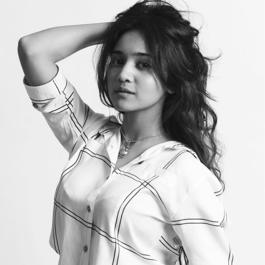 Avneet Kaur Or Jannat Zubair Or Ashi Singh: Who’s Got the Attractive Black & White Picture? - 2