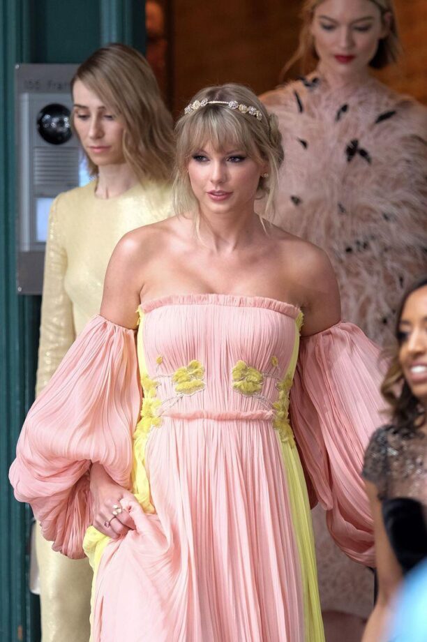 Best 10 Looks Of Taylor Swift That Would Make You Go Crazy - 7