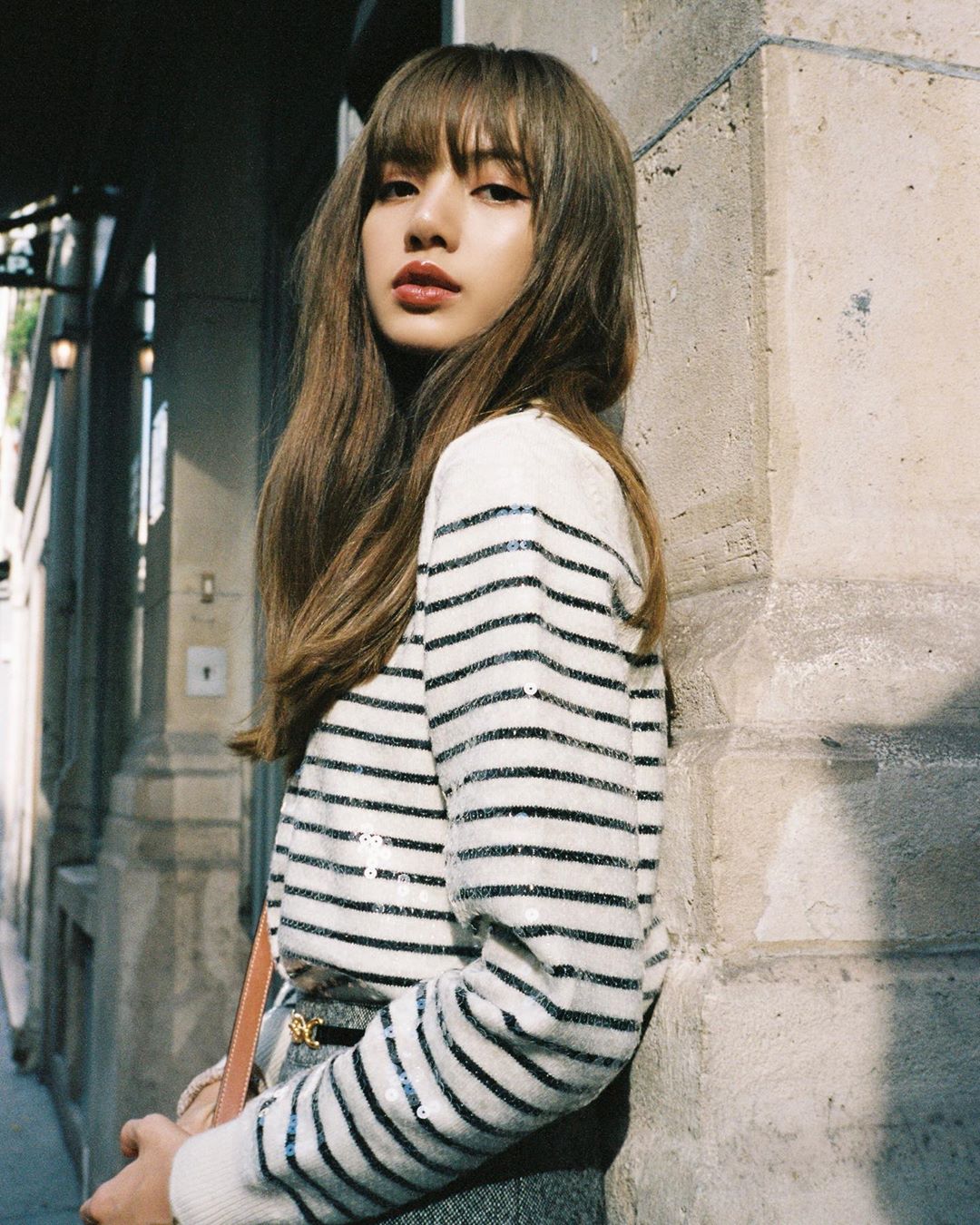 BLACKPINK Lisa's Perfect Sunkissed Pose! 4