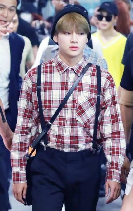 BTS V Aka Kim Taehyung Attractive Looks In Checkered Outfits: Have A Look - 0