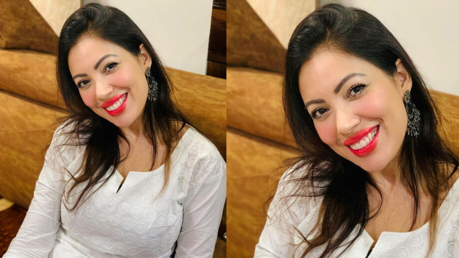 Candid Moment: TMKOC's Munmun Dutta aka Babita slays in white outfit, fans can't stop crushing