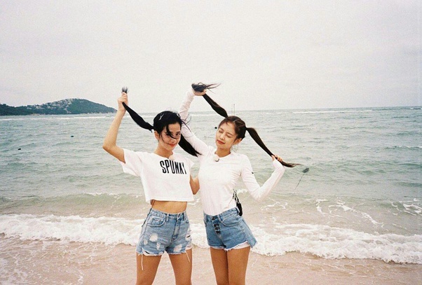 Check Out! BLACKPINK Girls Lisa, Rose, Jisoo And Jennie’s Mind-Blowing Pics From Beach Vacation - 3