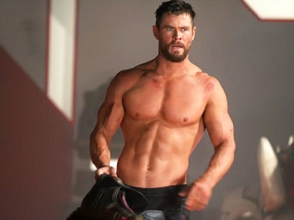 Chris Evans Vs Chris Hemsworth: Best Six Packs Abs Body? 1