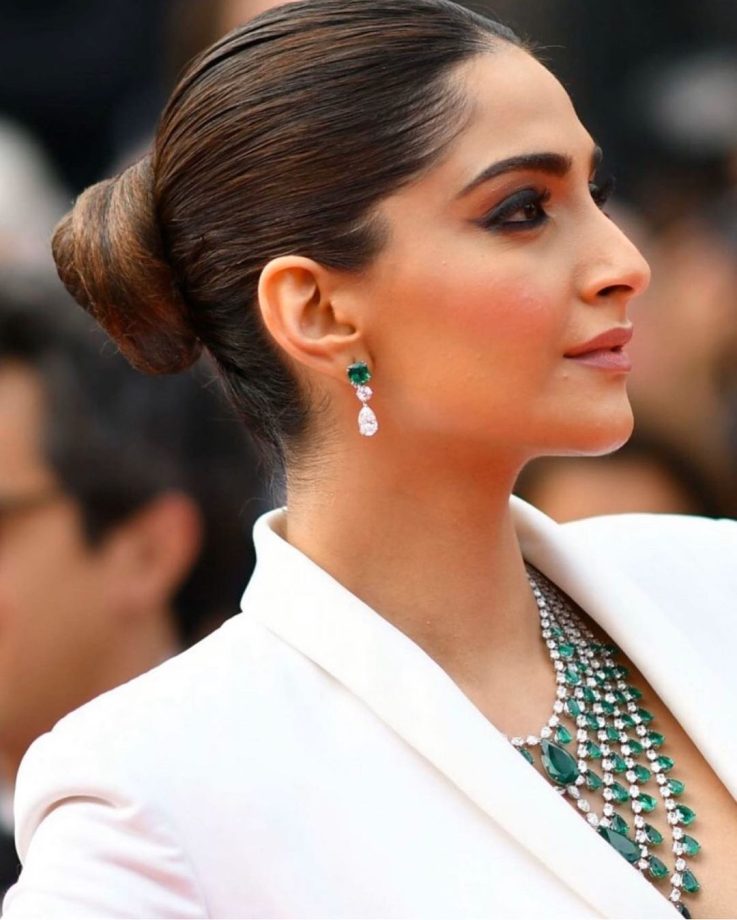 Deepika Padukone To Sonam Kapoor: 5 Best Celebrity Hairstyles You Should Watch Right Away 819771