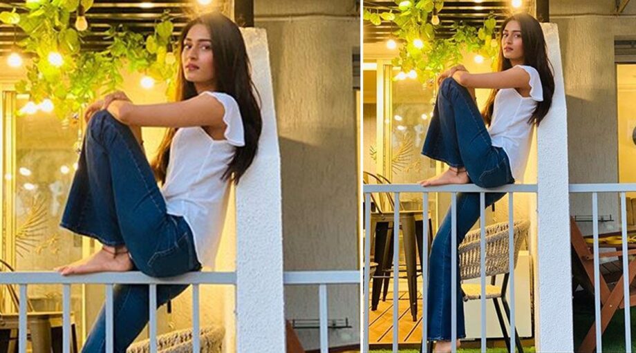 Erica Fernandes, Reem Shaikh, Niti Taylor: Fashionable in blue jeans - 0