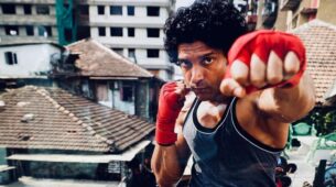Farhan Akhtar wishes fans on Boxing Day in a Toofaani style!