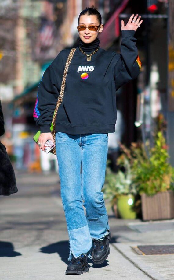 Have A Look At Gigi Hadid & Bella Hadid: Ace The Winter Look As They Go For A Stroll - 7