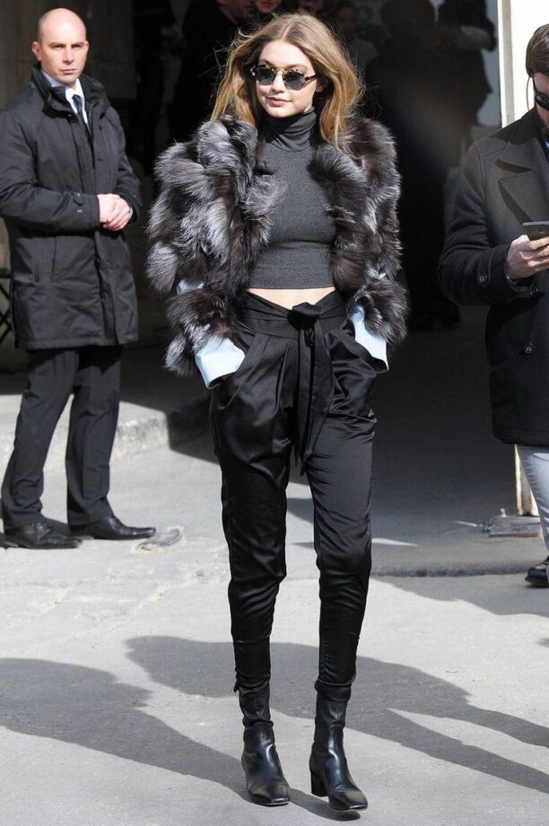 Have A Look At Gigi Hadid & Bella Hadid: Ace The Winter Look As They Go For A Stroll - 2