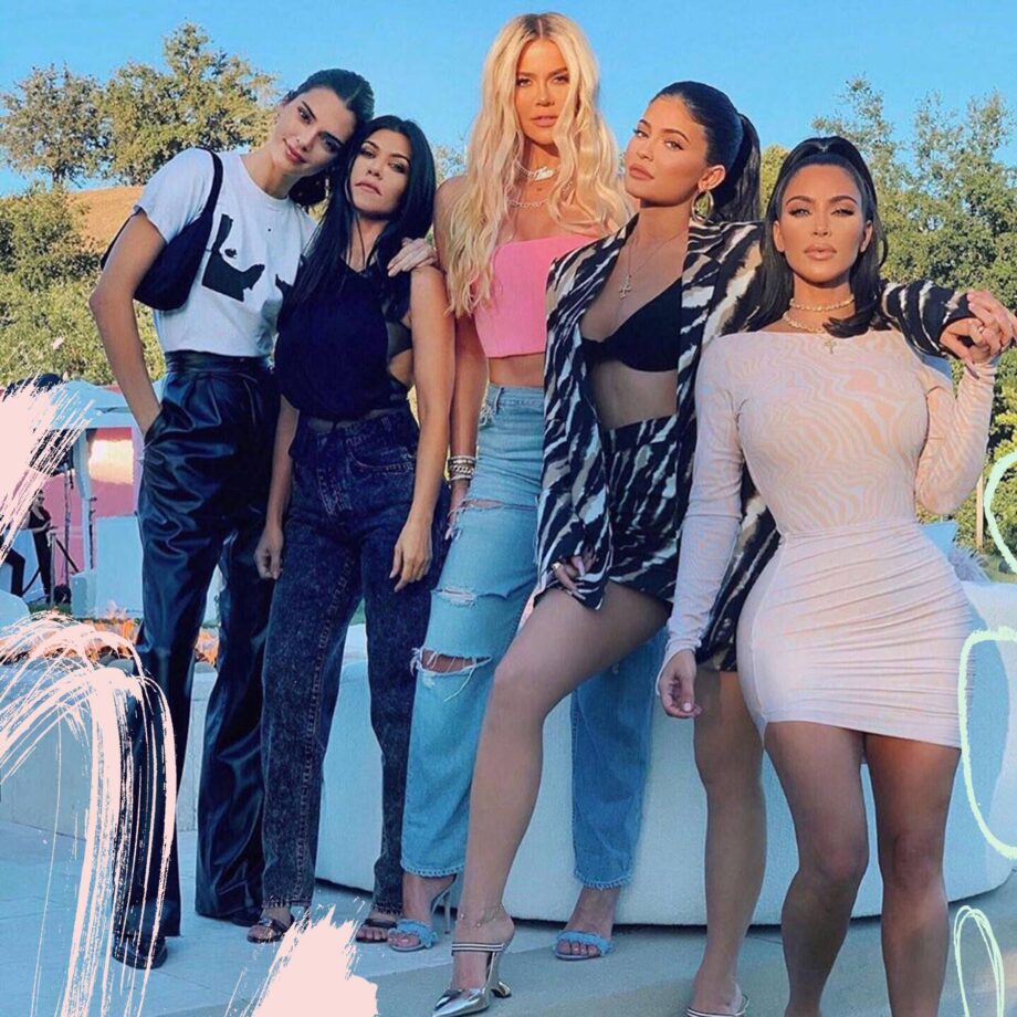 Hottest sister group of Hollywood, Olsen sisters or the Kardashian sisters? Choose now - 0