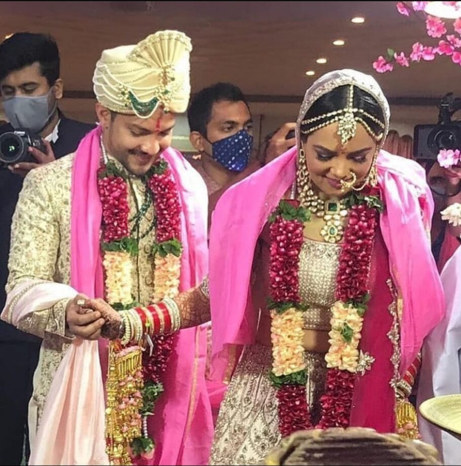 IN PHOTOS: Aditya Narayan and Shweta Agarwal are now officially MARRIED - 2