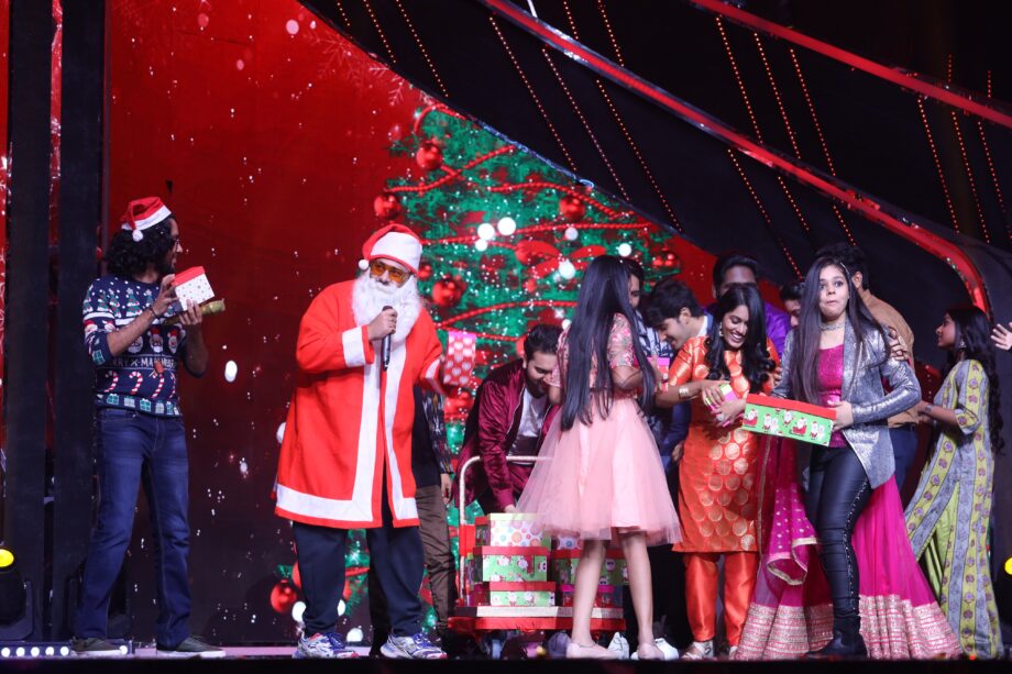 Indian Idol Season 2020: Baadshah turned Santa Claus on the sets - 3