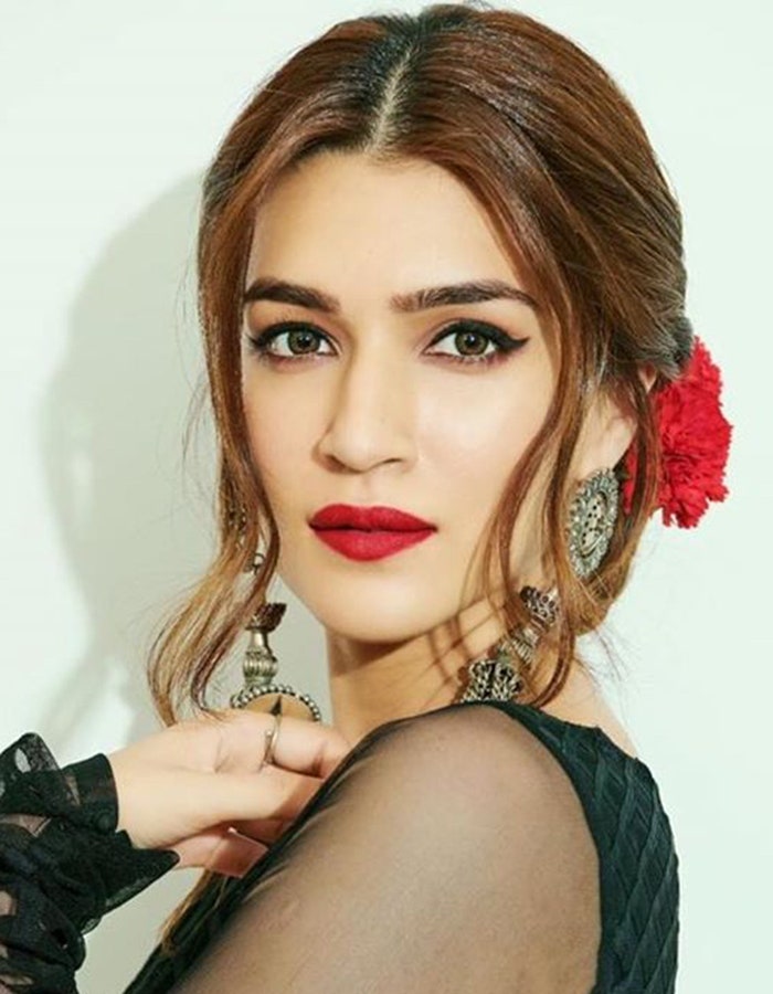 Inspire Your Makeup Ideas with Kriti Sanon: Have A Look at The Hottest Makeup Looks of Kriti Sanon - 3