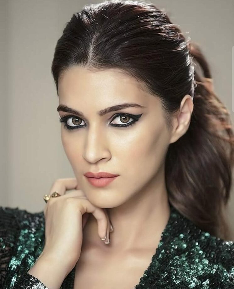 Inspire Your Makeup Ideas with Kriti Sanon: Have A Look at The Hottest Makeup Looks of Kriti Sanon - 0