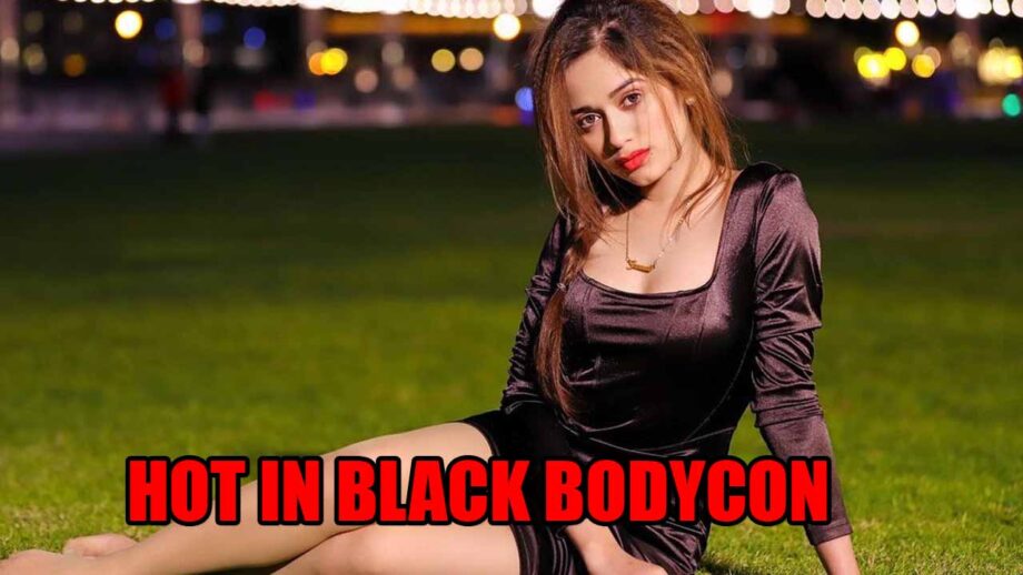 Jannat Zubair looks smoking hot in black bodycon dress