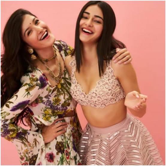 Kareena Kapoor, Malaika Arora and Karisma Kapoor To Ananya Panday & Shanaya Kapoor: Here Is The Ultimate BFF Style Outfits You Need 1