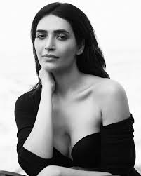 Karishma Tanna, Pavitra Punia, Disha Parmar: Black & White pictures to drool over - 3