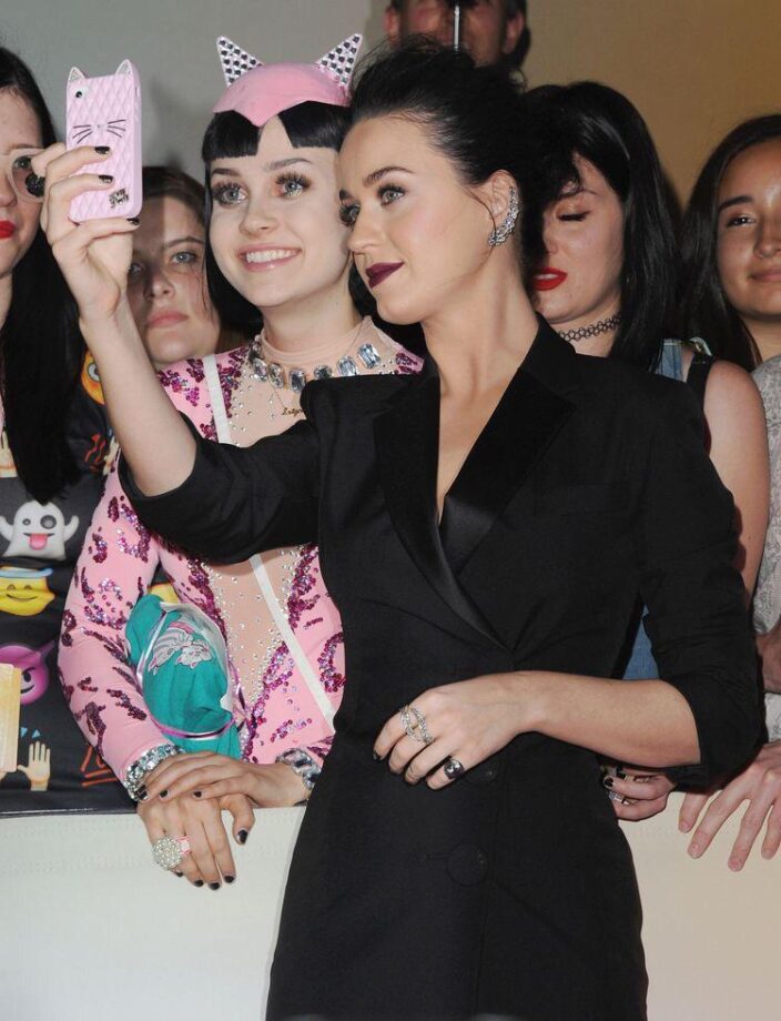 Katy Perry Has Got Boldest Looks In BLACK Outfits & Insanely Beautiful Eye Makeup: See Pics Here - 2