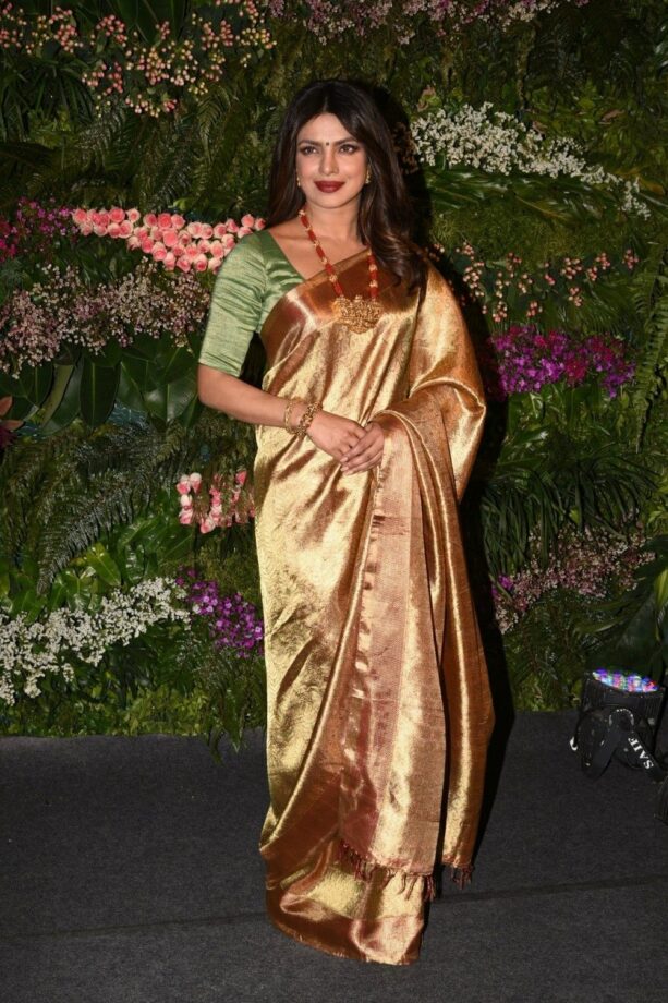 Kiara Advani, Samantha Akkineni To Priyanka Chopra: Times When Glamorous Actresses Wore Gold Saree to Dazzle the World - 2