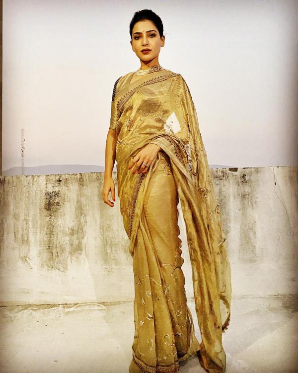 Kiara Advani, Samantha Akkineni To Priyanka Chopra: Times When Glamorous Actresses Wore Gold Saree to Dazzle the World - 0