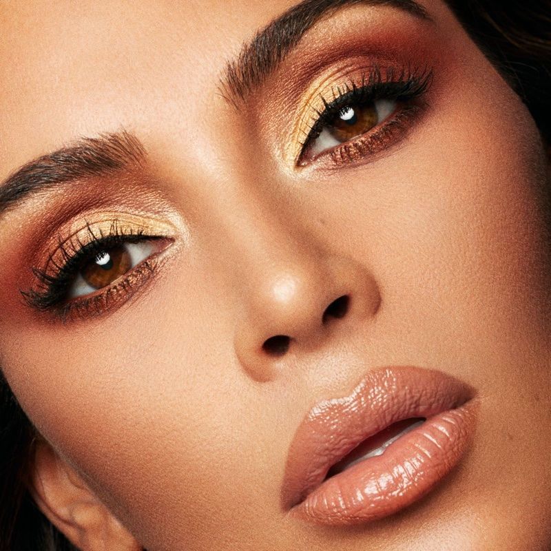 Kim Kardashian And Her Shimmery Eye Makeup - 1