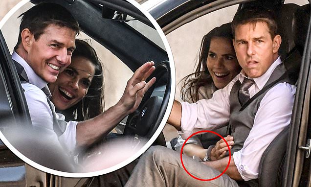 Know The Secret Relation Between MI7 Tom Cruise & Hayley Atwell During This Lockdown - 3