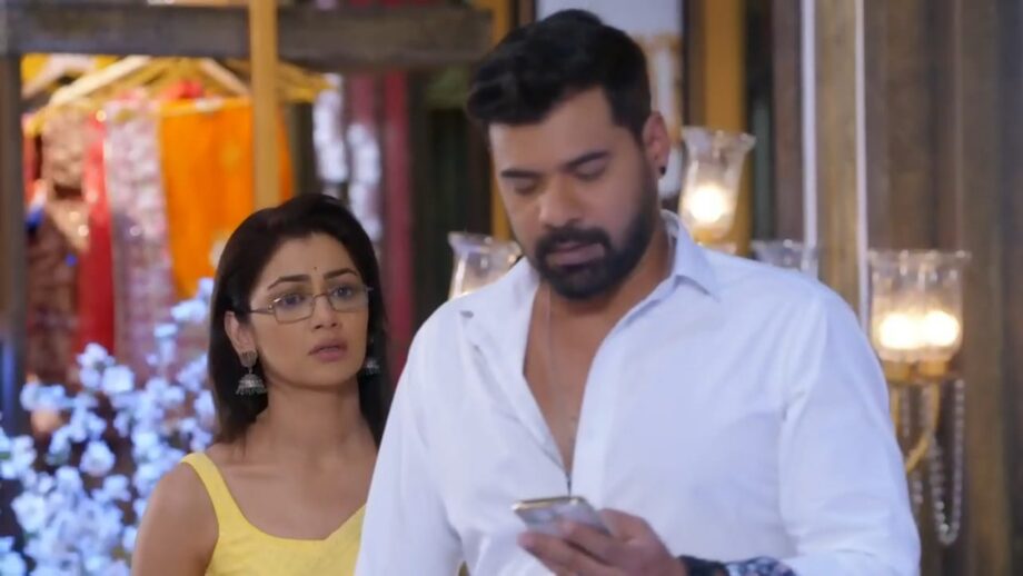 Kumkum Bhagya Written Update Ep1731 11th December 2020:  Pragya and Abhi collide in the mall